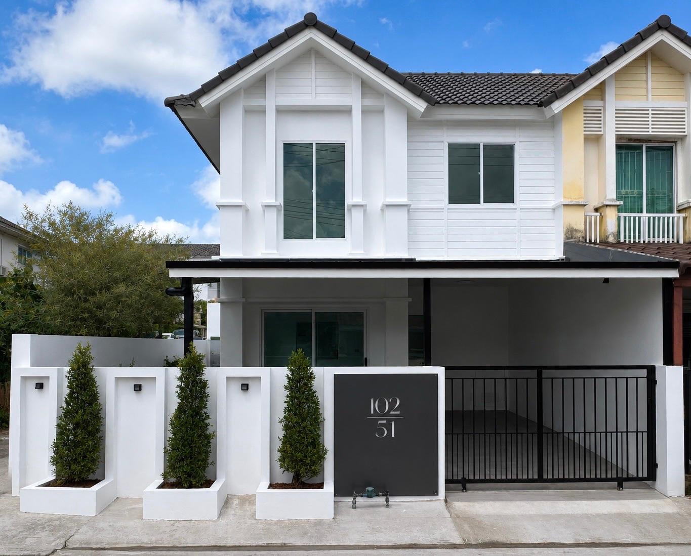 Newly Renovated Corner Townhome for Sale – Pruksa Ville Ratsada