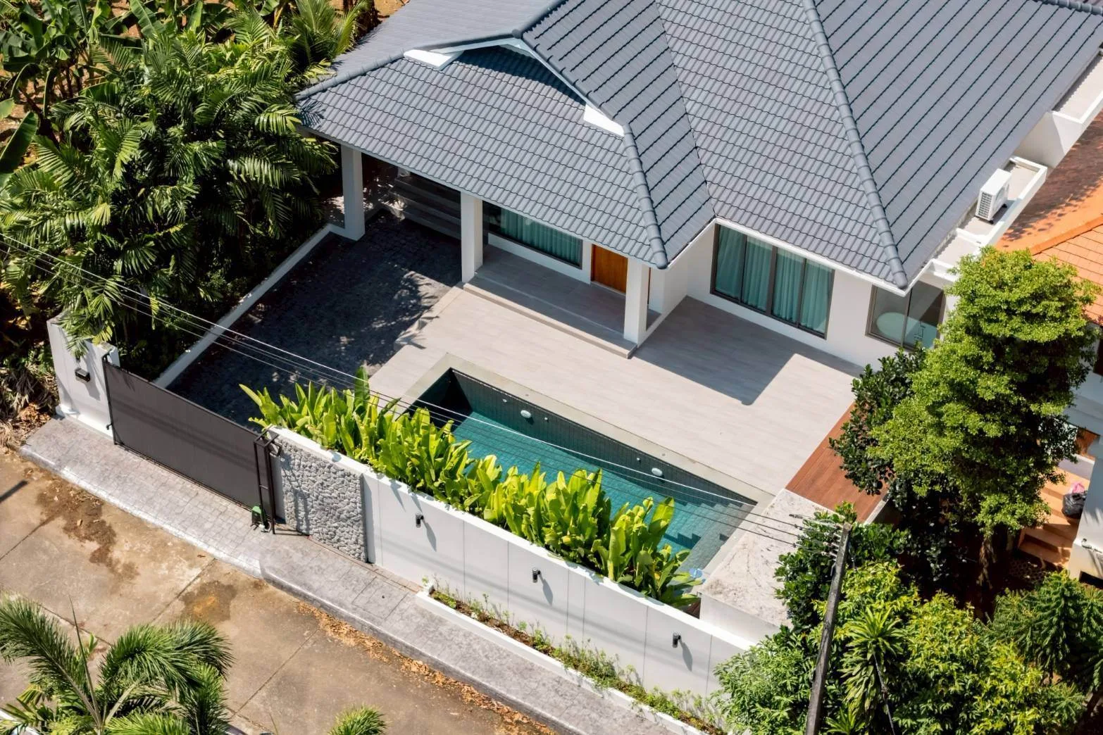 Single-Storey Pool Villa for Sale – Maneekram Village